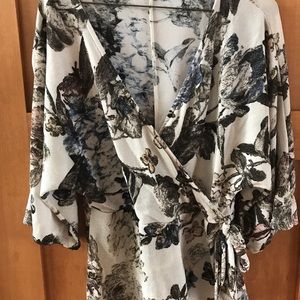 BKE Boutique Floral Blouse
